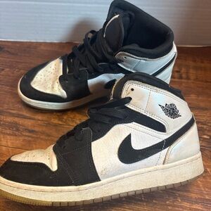 Jordan 1 Mid SE Diamond  Shorts White Black DN4321-100 Size 7Y